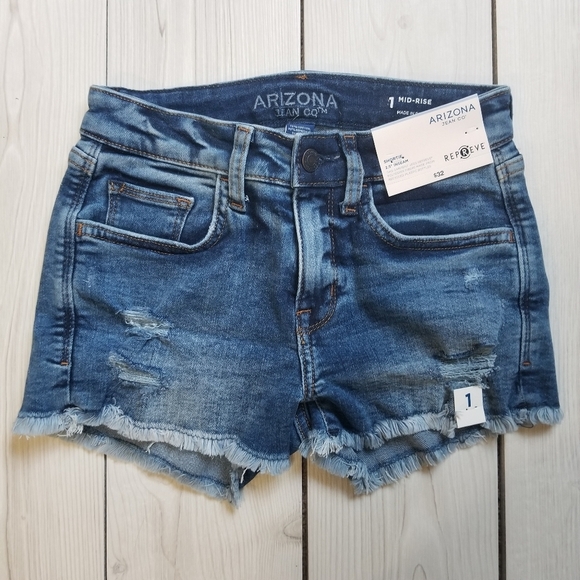 Arizona Jean Company Pants - Arizona juniors mid rise denim Jean "shortie" short 2.5" inseam Size 1 NWT